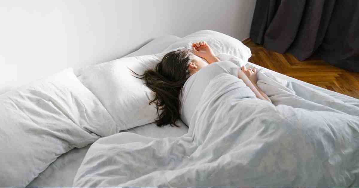 `লকডাউনে’ বেশিরভাগ সময় ঘুম? নিজের ক্ষতি করছেন কি?