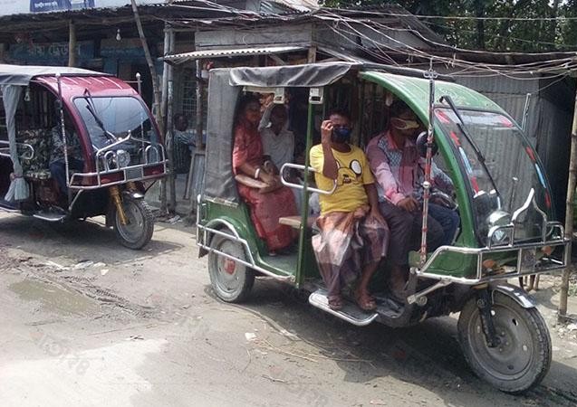 কালীগঞ্জে মানা হচ্ছে না স্বাস্থ্যবিধি