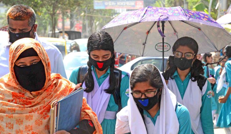 অস্বস্তি, আতংক, অনিশ্চয়তায় শিক্ষার্থীরা