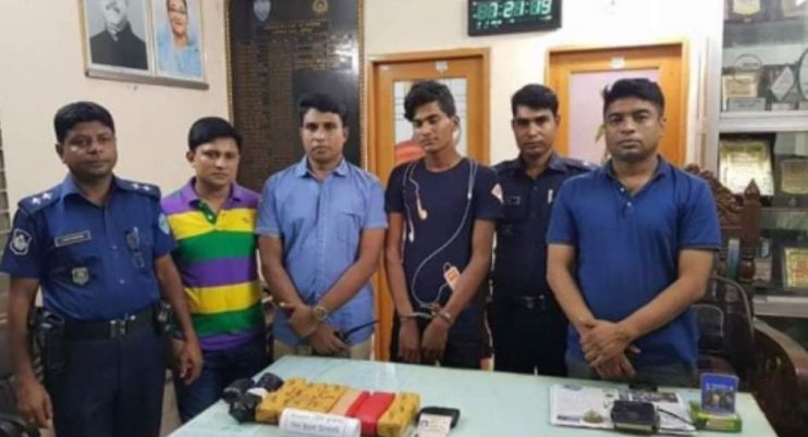 দেবিদ্বারে ৩০ হাজার ইয়াবাসহ আটক বাসের এক হেলপার