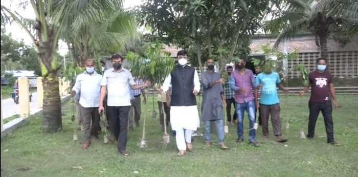 কুড়িগ্রামে কৃষকলীগের ১০ হাজার গাছের চারা রোপন কর্মসূচি উদ্বোধন