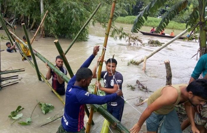 তারুণ্যের উদ্যোগ: ১শ মিটার সাকোয় তিন গ্রামের স্বস্তি