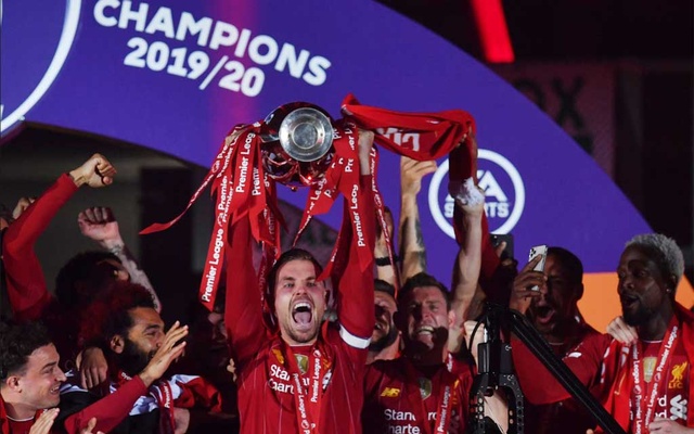 রোমাঞ্চকর জয়ে শিরোপা উদযাপন লিভারপুলের