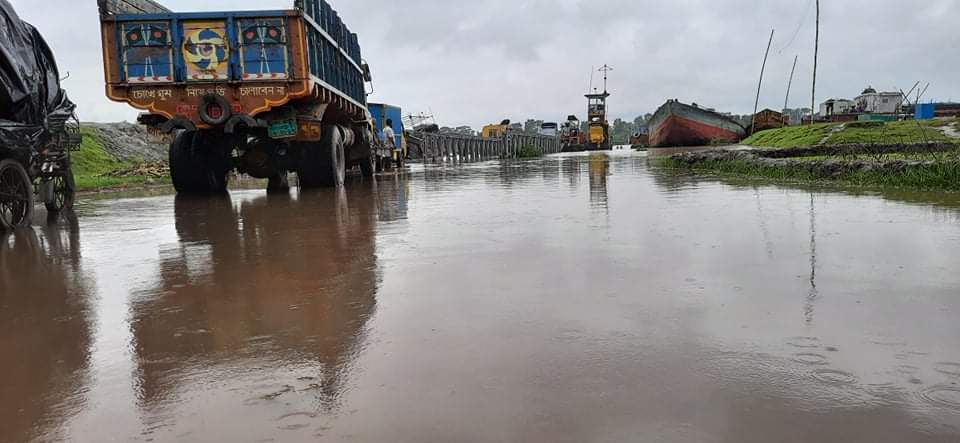 মোংলা বন্দর ও সুন্দরবনের নদ-নদীতে জোয়ারের পানি বৃদ্ধি; বন্যা আতংক 