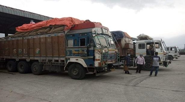 প্রণব মুখার্জির মৃত্যুতে বাংলাবান্ধা স্থলবন্দরে আমদানি-রফতানি বন্ধ