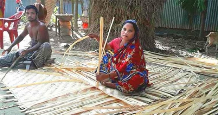 প্লাষ্টিক সামগ্রির ভিড়ে বিলুপ্তির পথে বাঁশ শিল্প!
