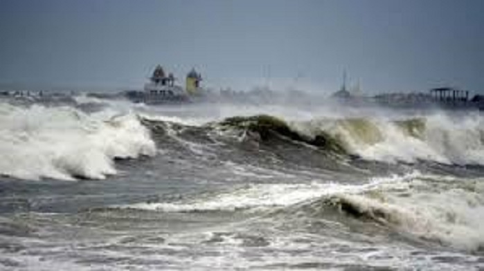 ঘূর্ণিঝড় নিভার আঘাত হেনেছে তামিল নাড়ুতে