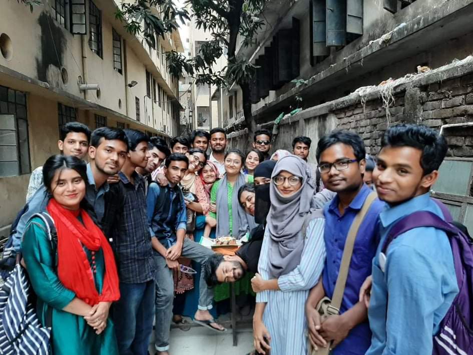 জগন্নাথ বিশ্ববিদ্যালয়ঃ বন্ধুরা ফিরে চল প্রাণের টানে ক্যাম্পাস প্রাঙ্গণে