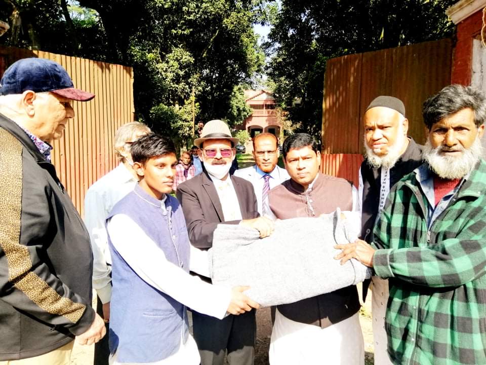 টাঙ্গাইলে করটিয়াতে বাহারুল ইসলাম মিন্টুর শীতবস্ত্র বিতরণ