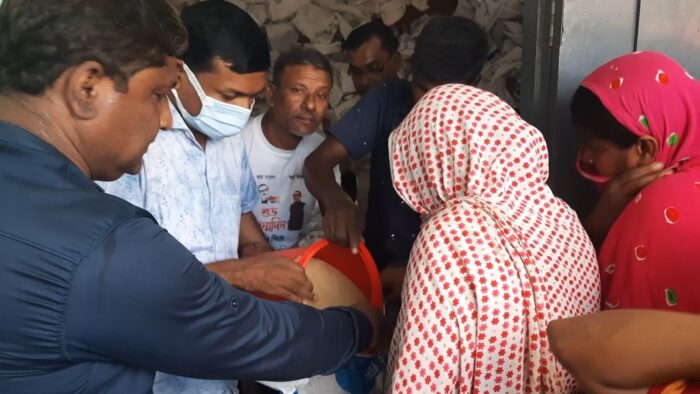 ঝিনাইদহ পৌরসভায় ঈদুল-আযহা উপলক্ষে ভিজিএফ’র চাউল বিতরণ