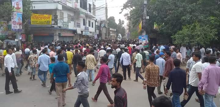 ঝিনাইদহে বিএনপি ও ছাত্রলীগের সংঘর্ষ, ব্যবসা প্রতিষ্ঠান ভাংচুর