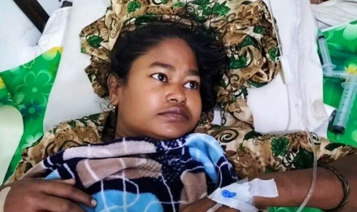 সিজারের পরে পেটে গজ রেখে সেলাই