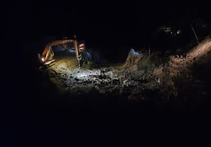 ঝিনাইদহে খালের মাটি কেটে ইটভাটায় বিক্রি, অভিযোগ অস্বীকার চেয়ারম্যানের