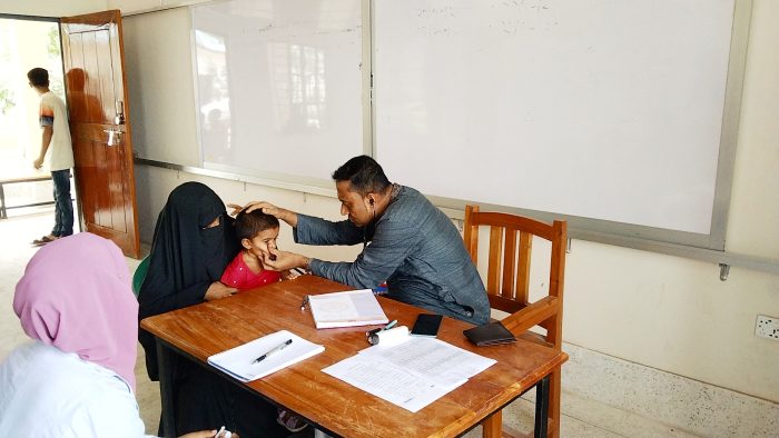 ঝিনাইদহে এসএসসি ব্যাচ ৯৪ এর উদ্যোগে বিনামূল্যে চিকিৎসা সেবা প্রদান