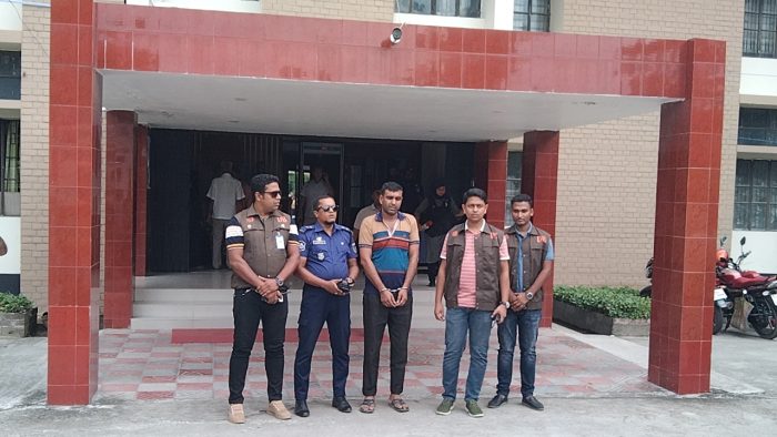 চাঞ্চল্যকর অমিতাভ হত্যাকান্ডের আসামি ভারতে পালিয়ে যাওয়ার সময় গ্রেফতার