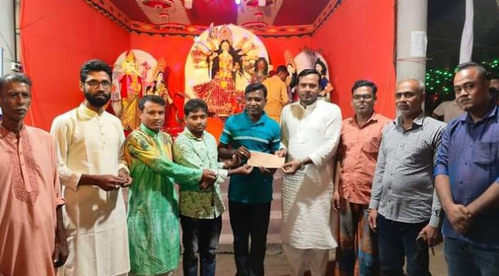 গৌরীপুর উপজেলা ভাইস চেয়ারম্যানের পূজা মন্ডপ পরিদর্শন