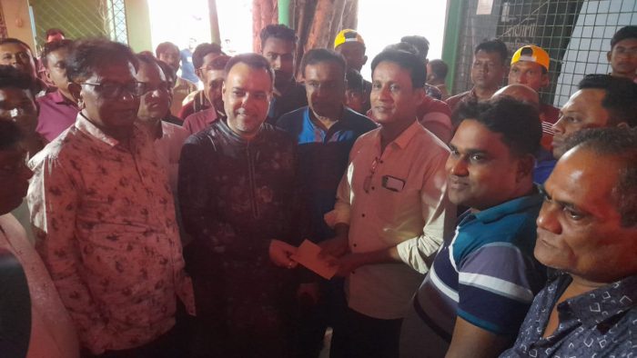 শৈলকুপায় আওয়ামীলীগের মনোনয়ন প্রত্যাশীর পূজা মন্দির পরিদর্শন ও আর্থিক অনুদান প্রদান