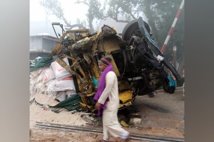ট্রেনের ধাক্কায় প্রাণ গেল ২ জনের