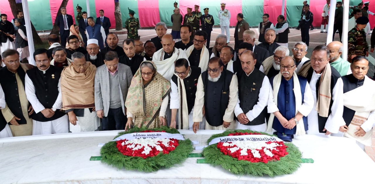 বঙ্গবন্ধুর সমাধিতে শ্রদ্ধা নিবেদন ও পার্বত্যবাসীর প্রতি কৃতজ্ঞতা প্রকাশ করেন পার্বত্য প্রতিমন্ত্রী কুজেন্দ্র লাল ত্রিপুরা এমপি