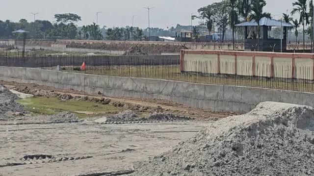 বিএসএফের বাঁধায় বেনাপোল বন্দরের নির্মান কাজ বন্ধ