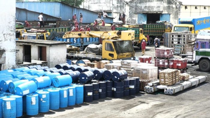 ৫ দিন পর বেনাপোল বন্দরে কর্মব্যস্ততা শুরু