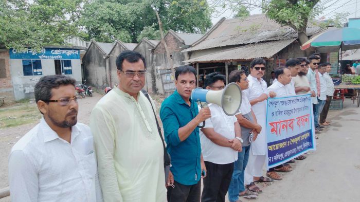 শৈলকুপায় সাংবাদিকের উপর হামলা, প্রেসক্লাবের উদ্যোগে বিক্ষোভ-মানববন্ধন