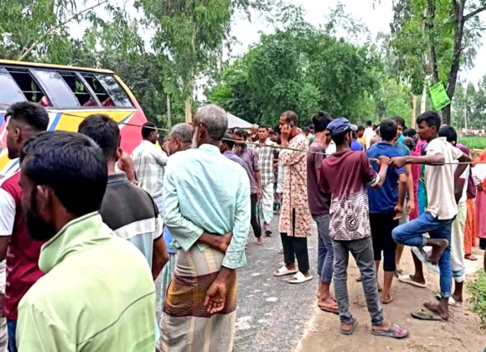 রংপুরে যাত্রীবাহী বাস-থ্রি হুইলার সংঘর্ষে শিক্ষিকাসহ নিহত-২
