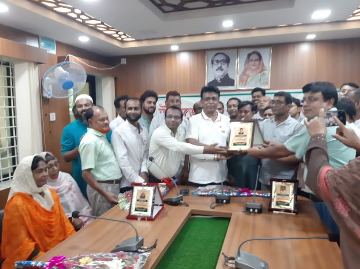 চিতলমারীতে নব নির্বাচিত উপজেলা পরিষদ চেয়ারম্যান ও ভাইস চেয়ারম্যানদের সংবর্ধনা