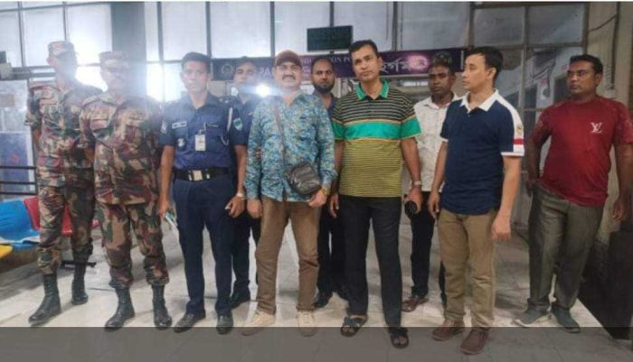 বেনাপোল ইমিগ্রেশন চেকপোস্টে সাতক্ষীরার পৌর ওয়ার্ড কাউন্সিলর আটক।