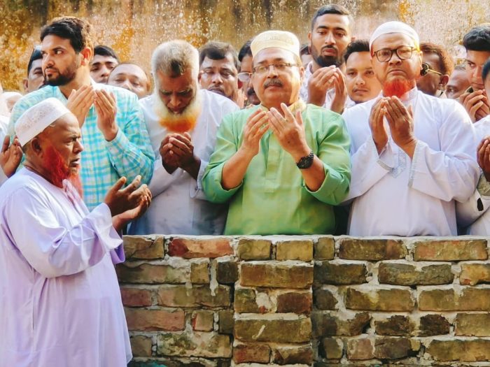 শার্শায় বিএনপি নেতা তৃপ্তি শহীদ আব্দুল্লাহর কবর জিয়ারত করেন