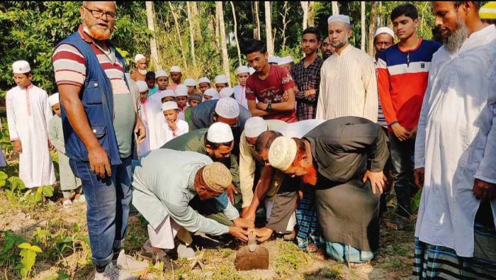 উদ্ভাবক মিজানুর রহমানের স্বপ্নের মডেল মসজিদের ভিত্তিপ্রস্তর স্থাপন