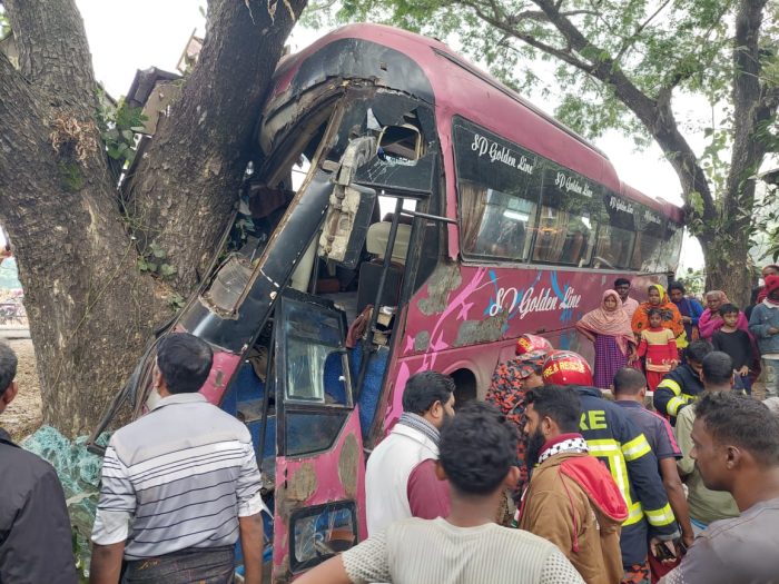 যশোর-বেনাপোল মহাসড়কে মর্মান্তিক বাস দূর্ঘটনা, নিহত-১