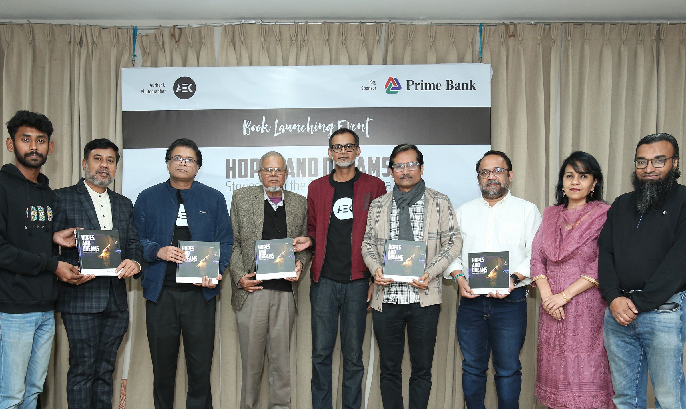 আনোয়ার এহতেশামের “হোপস অ্যান্ড ড্রিমস” শীর্ষক ফটোবুকের মোড়ক উন্মোচন