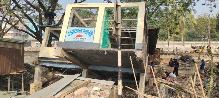 বেনাপোল রেললাইনের অবৈধ স্থাপনা, বস্তি উচ্ছেদ! কাজ শুরু নতুন রেললাইনের।