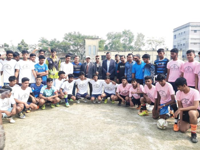 চিতলমারীতে তারুণ্য উৎসব-২৫, ফুটবল টুর্নামেন্ট বিজয়ীদের পুরস্কার বিতরণ।