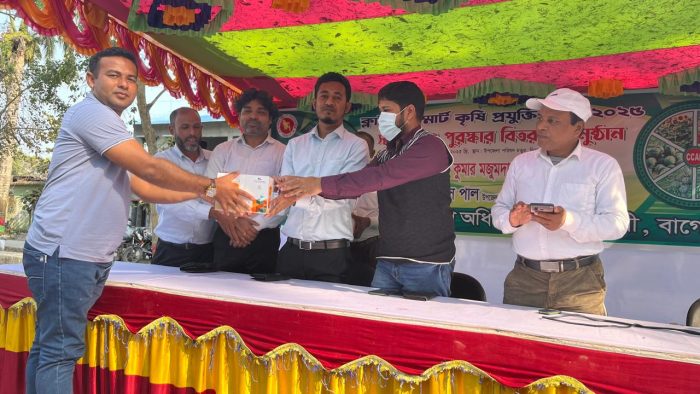 চিতলমারীতে কৃষি প্রযুক্তি মেলায় ১০ জন কৃষককে পুরস্কার প্রদান।