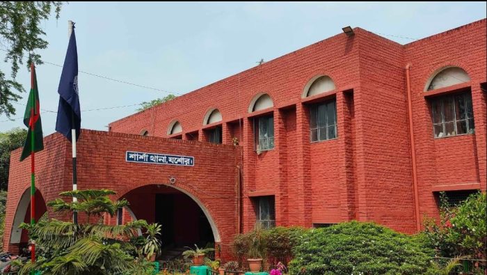 শার্শার কায়বা সেচ্ছাসেবক দল নেতার বিরুদ্ধে চাঁদাবাজির অভিযোগ।