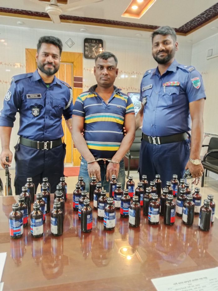 শার্শায় ফেনসিডিলসহ মাদক কারবারি আটক।