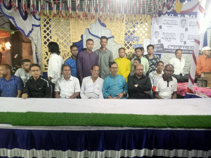 গৌরীপুর হরিনাম সংকীর্তনে কুশল বিনিময় করেন, বিএনপি নেতা আলী আকবর আনিস।