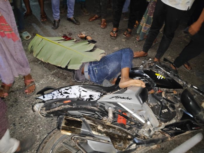 শার্শায় মোটরসাইকেলের পিছনে প্রাইভেটকারের ধাক্কায় নিহত যুবক ২।