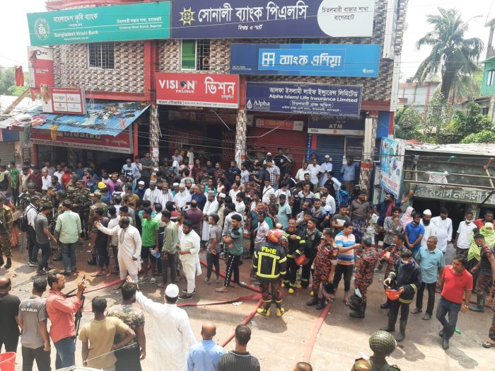 চিতলমারীতে ব্যাংক ভবনে আগুন! আহত ৪২ নিহত ১।