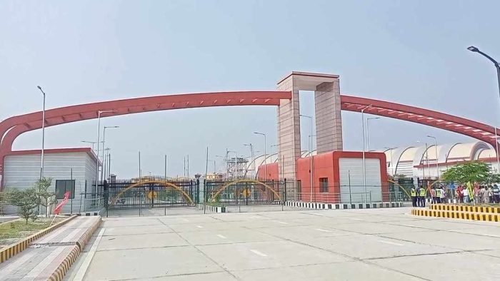 ট্রানজিট সুবিধা বাতিল: ফেরত এলো ৪ পণ্যবাহী ট্রাক।