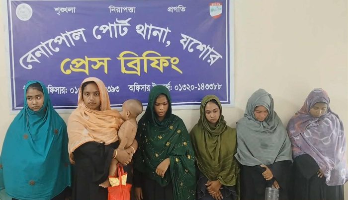 বেনাপোলে নারী ছিনতাইকারী! আটক ৬ জন।