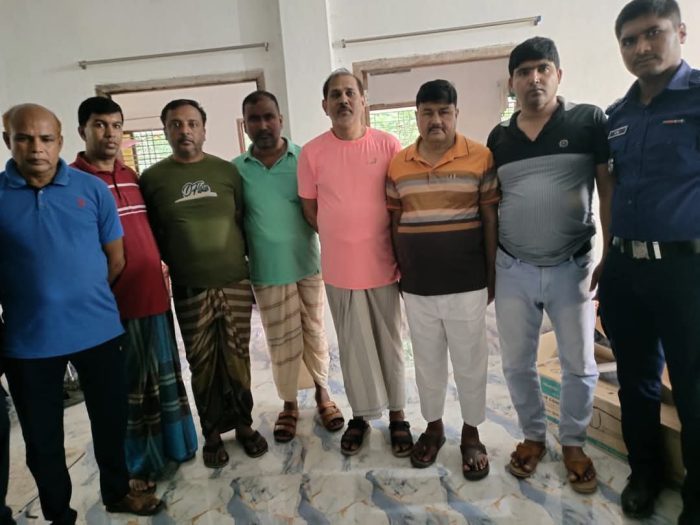 আওয়ামীলীগের ৭ নেতা ঝিকরগাছার একটি ফ্লাট থেকে আটক।