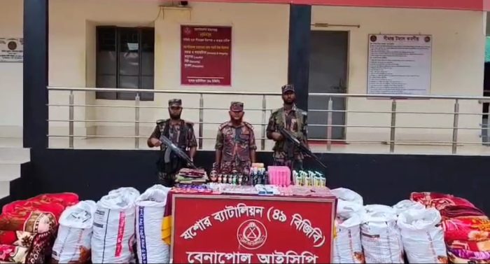 বেনাপোলে বিজিবির অভিযান! জব্দ  বিপুল পরিমাণ কসমেটিক্স ও মাদকদ্রব্য।