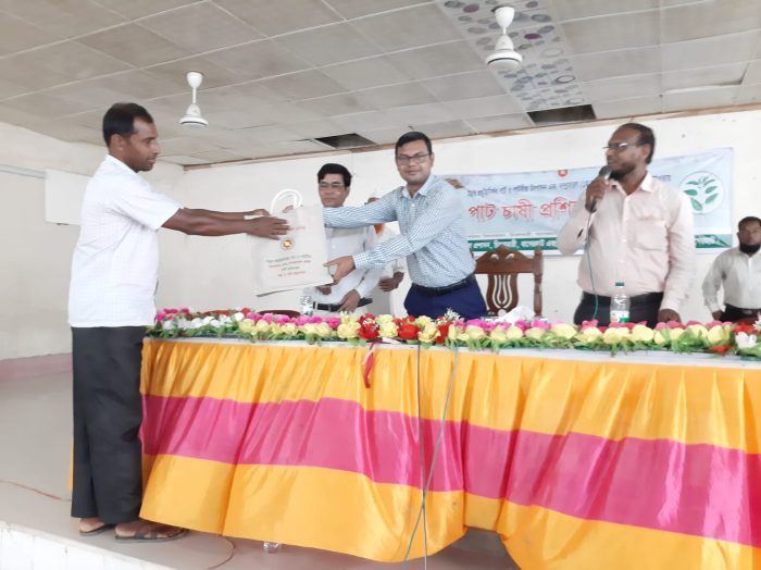 চিতলমারীতে ৭৫ জন পাট চাষীদের প্রশিক্ষণ প্রদান।