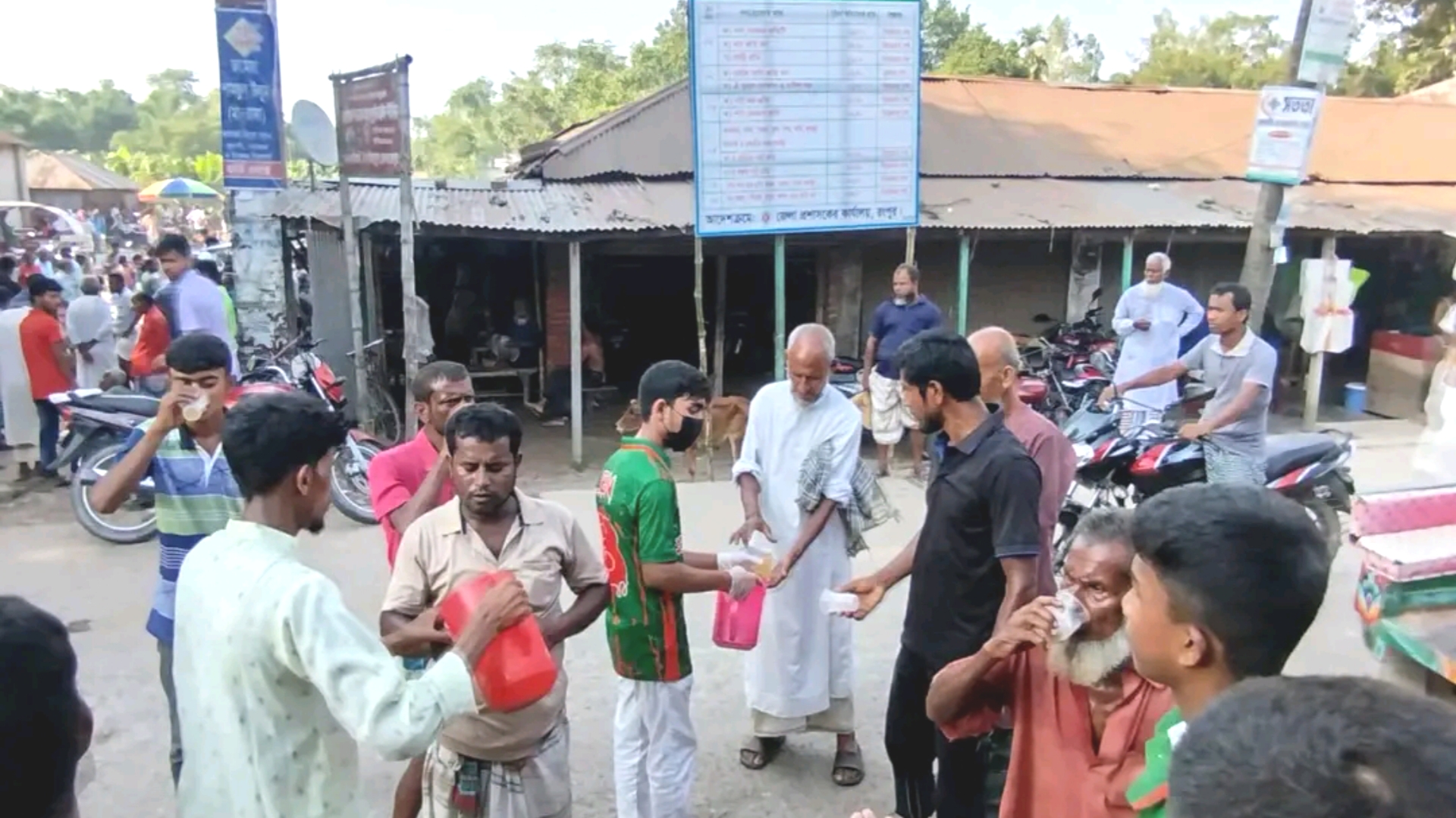 তীব্র গরমে প্রশান্তির ছোঁয়া: মিঠাপুকুরে ছাত্র শিবিরের ফ্রি শরবত বিতরণ!