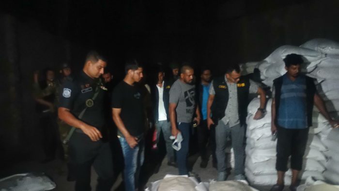 রাজধানীর শ্যামপুর থেকে বিপুল পরিমাণ ওএমএস’র চাল ও আটা উদ্ধার।