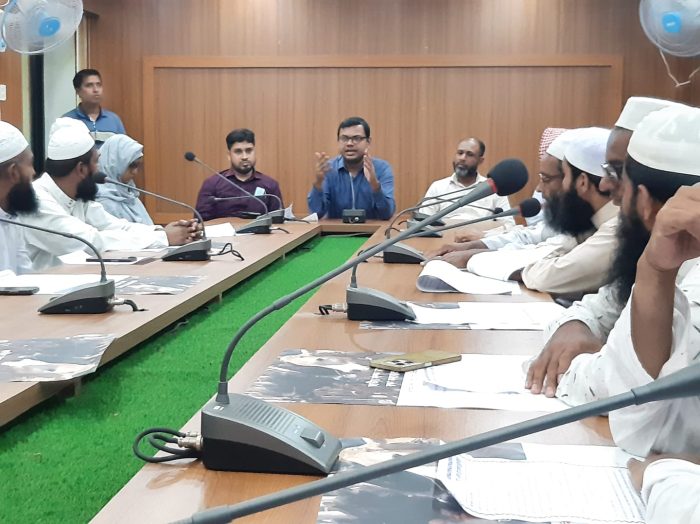 চিতলমারীতে দেড়শ বস্তা লবণ বিতরণের আলোচনা করে, উপজেলা প্রশাসন।