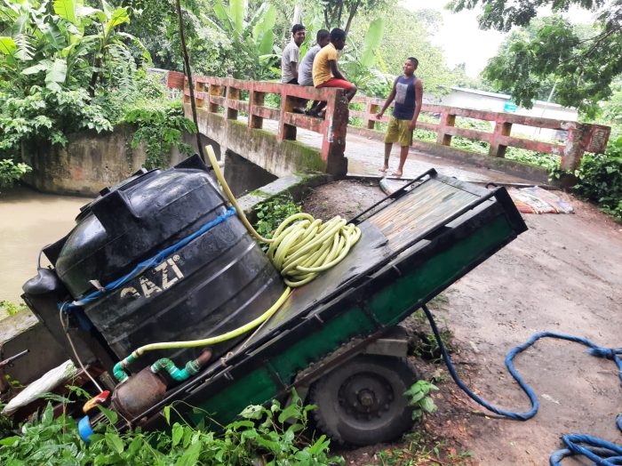চিতলমারীতে কালভার্টের দু’পাশে গর্তের কারণে দূর্ঘটনা অবিরাম।